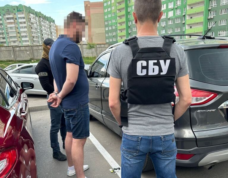 Офіцер в Одеській області за 6 тисяч доларів обіцяв солдату звільнення зі ЗСУ