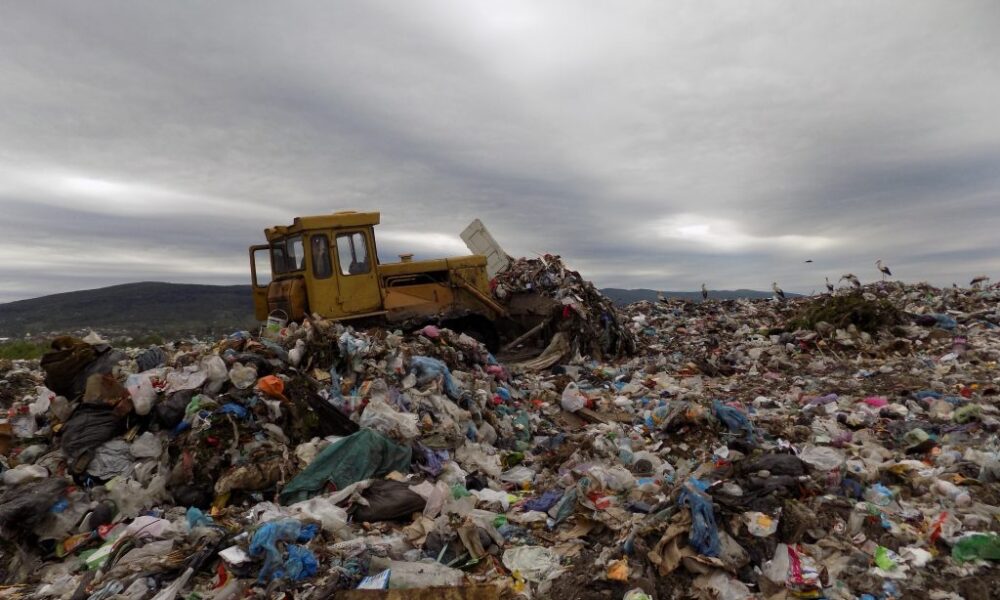 У Пересипському районі Одеси ліквідували сміттєзвалище