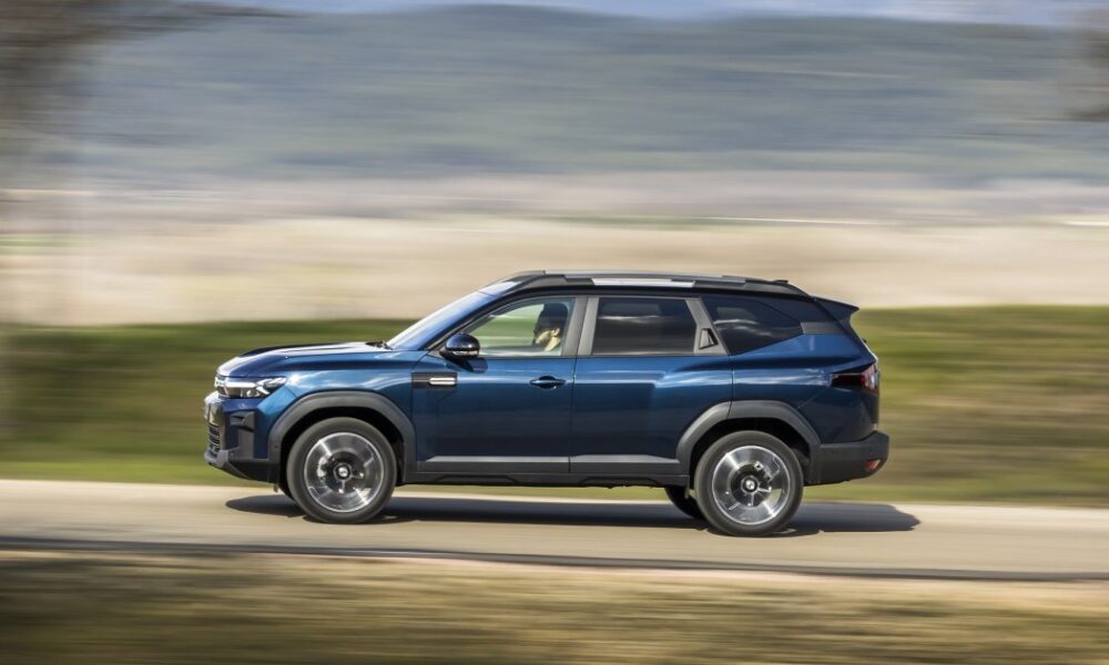 Новий кросовер Renault Boreal на базі Duster — подробиці дешевої сімейної моделі — фото