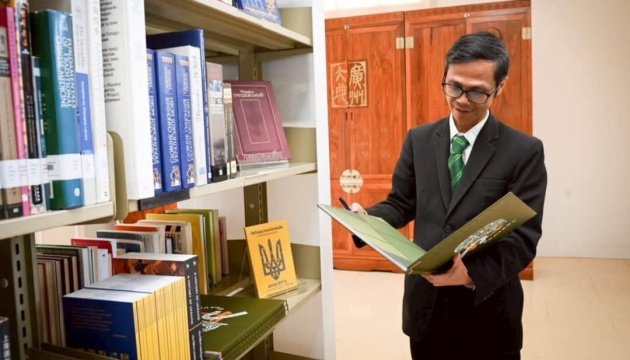 У бібліотеці Таїланду запрацювала українська книжкова поличка