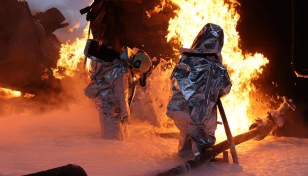 про наслідки обстрілів: Ліквідовані 17 пожеж, врятовані пів сотні людей