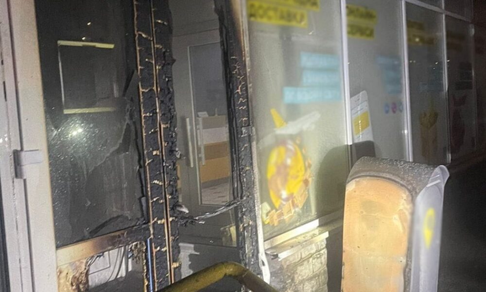 молодик підпалив відділення Укрпошти в Києві