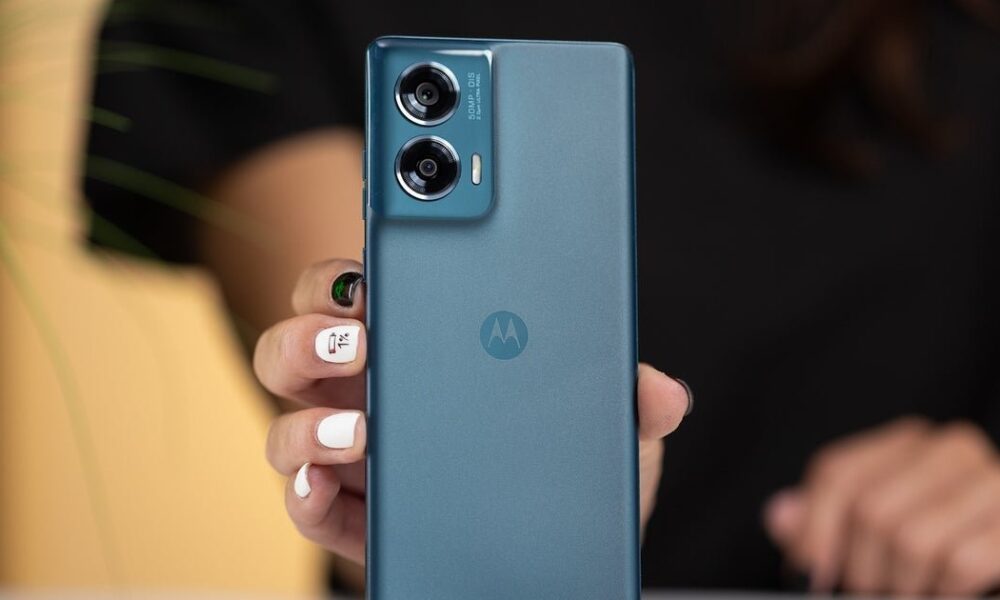 Компанія подарувала співробітникам смартфони, які їх розлютили: в чому справа (фото)