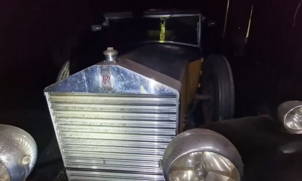 Rolls-Royce Twenty 1920-х знайшли в занедбаному особняку — відео