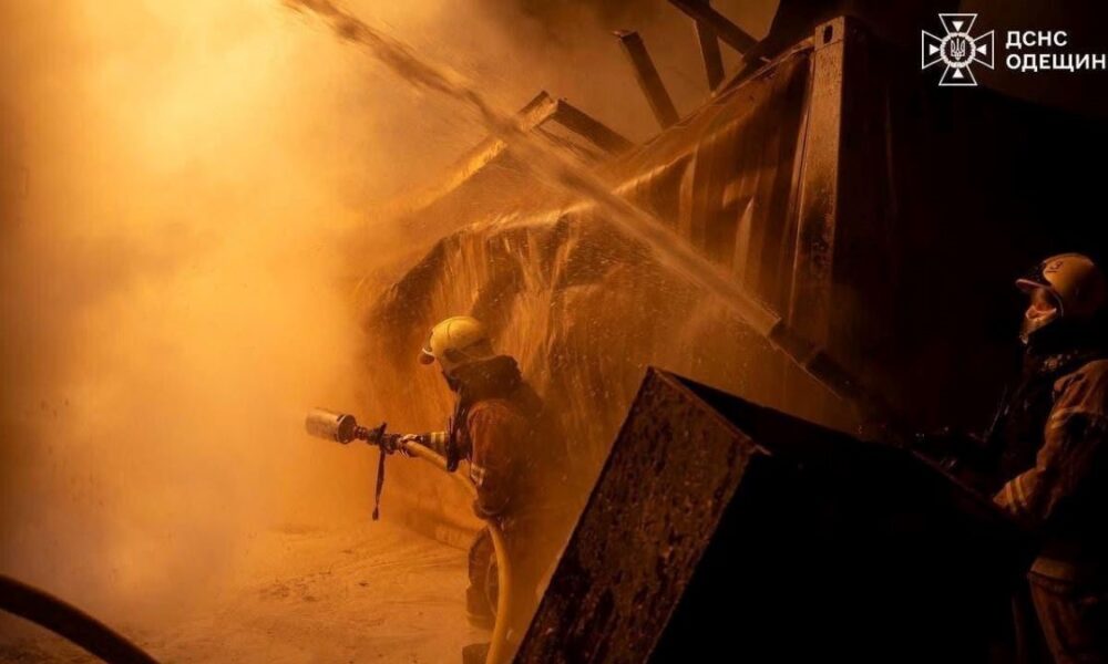 В Одеському та Ізмаїльському портах безпілотники атакували причали та техніку
Анонси