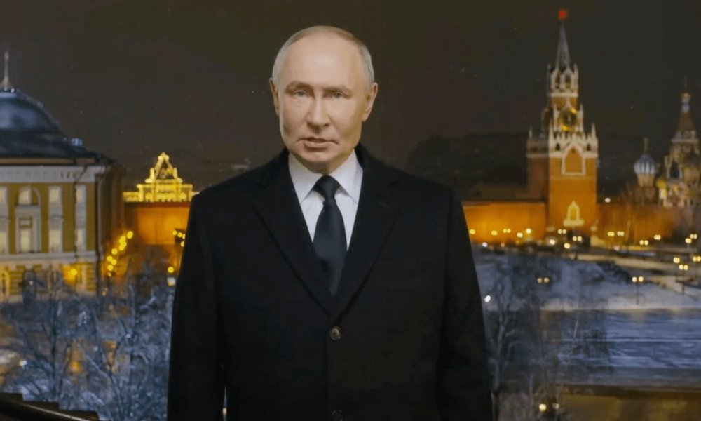 Путін звернувся до росіян у чорній краватці