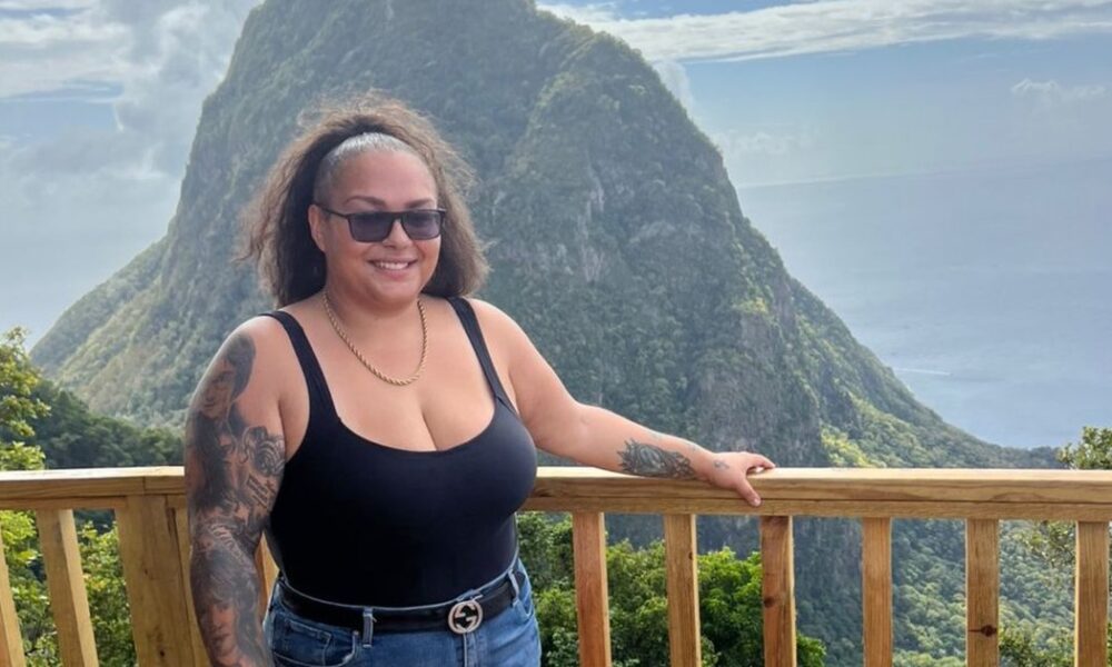 Дівчина покинула роботу і переїхала на райський острів: у чому його плюси (відео)