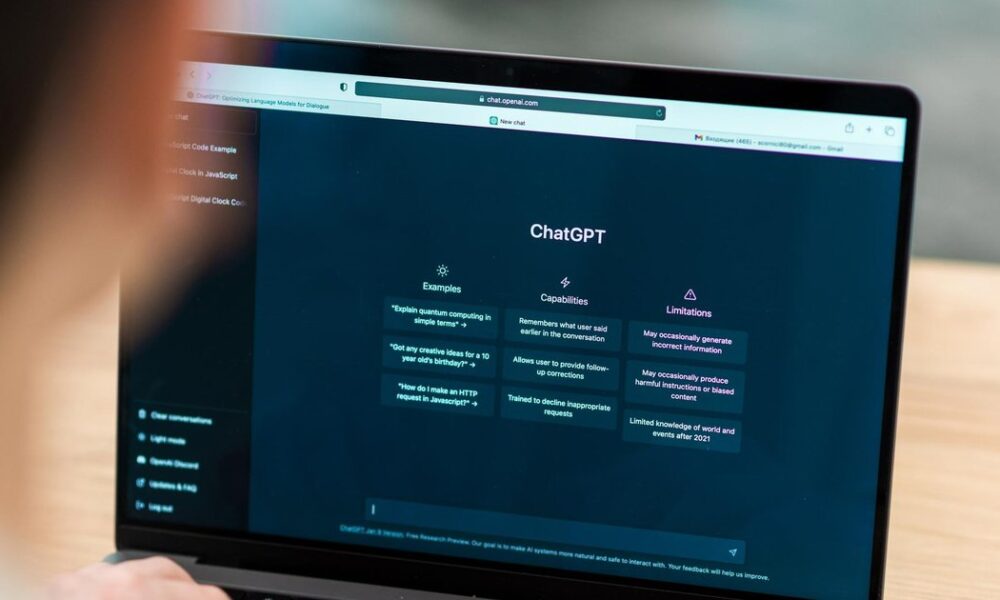 він може направити вас прямісінько до шахраїв