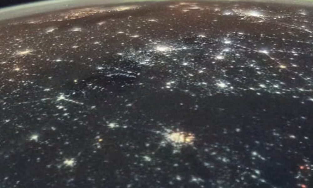 Обстріл Києва — атака росіян на столицю потрапила на знімки МКС — відео