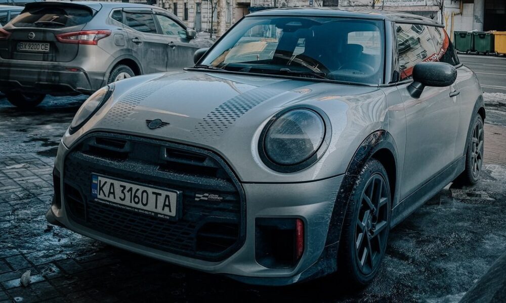 Новий Mini JCW на 230 сил засвітився в Києві — фото