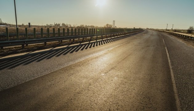 На дорогах державного значення з початку року ліквідували 457 тисяч м² пошкоджень