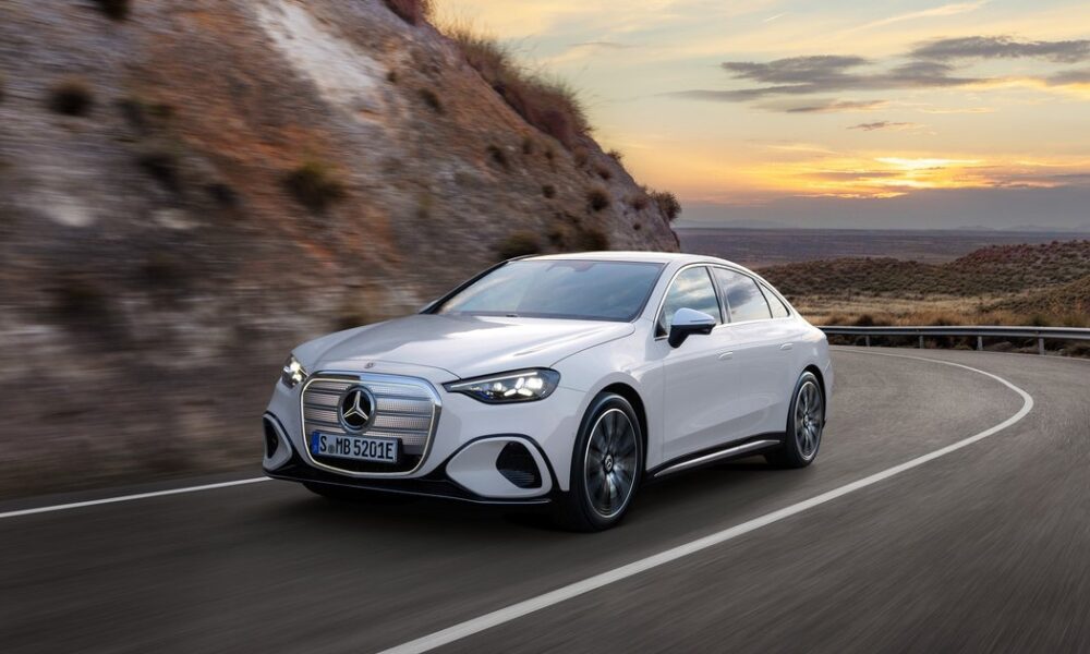 Новий Mercedes C-Class 2026 став електрокаром — фото і подробиці