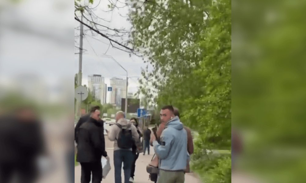 У Єрмака кинули яйцем після суду – момент потрапив на відео