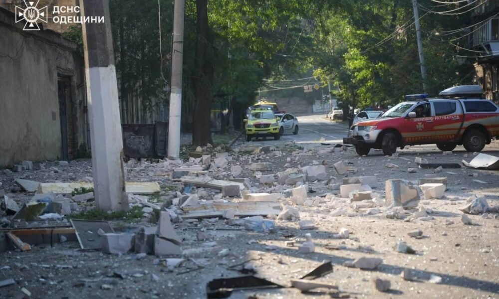 В Одесі оголосили День жалоби за загиблими від російського удару містянами
Анонси