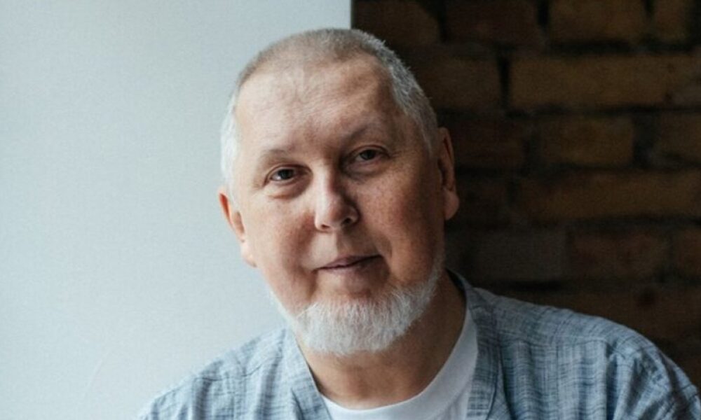 Відомий блогер заявив, що через важку хворобу зникає з ефірів