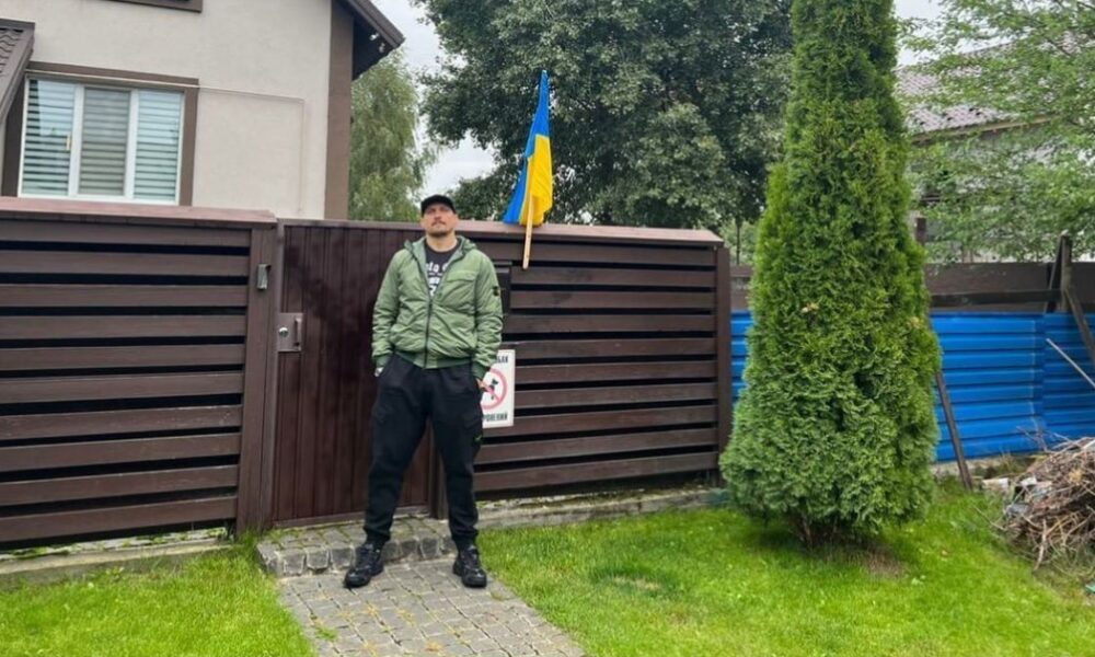 Під час атаки РФ постраждав будинок Олександра Усика: фото наслідків